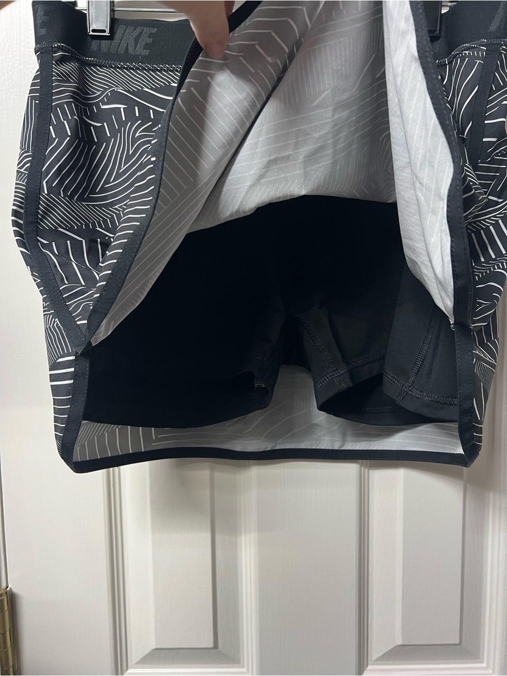 Nike Black & White Printed Athletic Skort - Picture 3 of 4